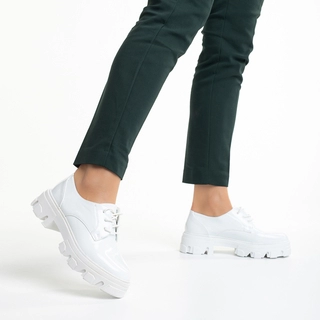 Η χιονοστιβάδα των εκπτώσεων - Εκπτώσεις Γυναικεία casual παπούτσια λευκά από οικολογικό λακαρισμένο δέρμα  Tayla Προσφορά