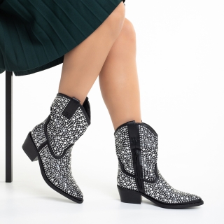 Γυναικείες μπότες μαύρες από οικολογικό δέρμα Mariola