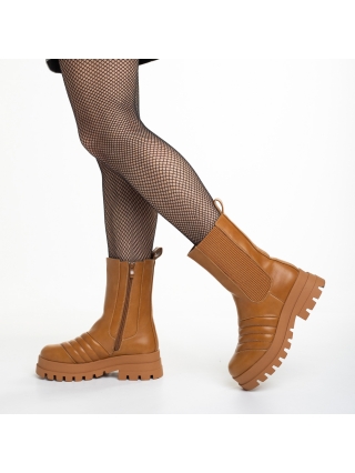 Εποχή εκπτώσεων - Εκπτώσεις Γυναικείες μπότες  καμελ από οικολογικό δέρμα  Lovena Προσφορά
