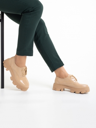 Εποχή εκπτώσεων - Εκπτώσεις Γυναικεία casual παπούτσια μπεζ από οικολογικό λακαρισμένο δέρμα  Tayla Προσφορά