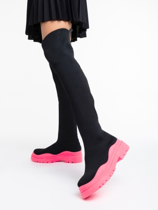 Back to School - Εκπτώσεις Γυναικείες μπότες μαύρο με φούξια από ύφασμα Lesya Προσφορά