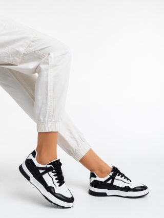 Black Friday - Εκπτώσεις Γυναικεία αθλητικά παπούτσια  λευκά με μαύρο από οικολογικό δέρμα  Milla Προσφορά