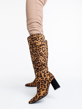 Black Friday - Εκπτώσεις Γυναικείες μπότες λεοπάρδαλη από ύφασμα  Hersilia Προσφορά
