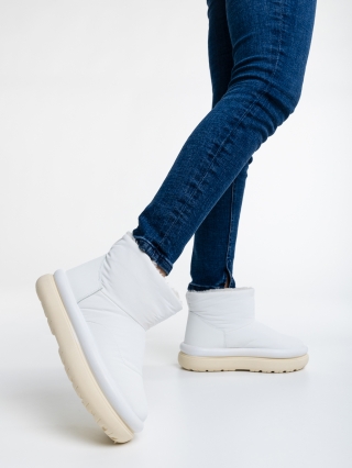 Winter Sale - Εκπτώσεις Γυναικείες μπότες λευκά από οικολογικό δέρμα και ύφασμα Leola Προσφορά