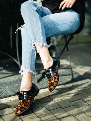 Εποχή εκπτώσεων - Εκπτώσεις Γυναικεία παπούτσια  λεοπάρδαλη από οικολογικό δέρμα και ύφασμα Sarai Προσφορά